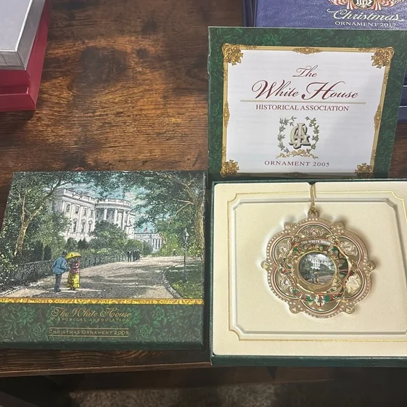 White House Ornament 2005 - Picture 2 of 4